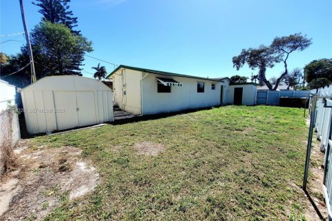 House in Hollywood, Florida 2 bedrooms, 96.34 sq.m. № 2034045 - photo 20