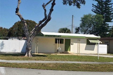 House in Hollywood, Florida 2 bedrooms, 96.34 sq.m. № 2034045 - photo 2