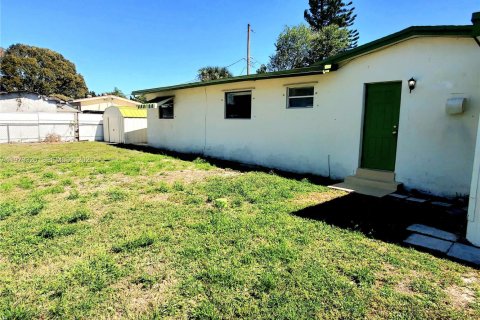 House in Hollywood, Florida 2 bedrooms, 96.34 sq.m. № 2034045 - photo 22