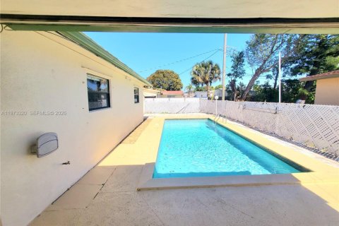 House in Hollywood, Florida 2 bedrooms, 96.34 sq.m. № 2034045 - photo 17