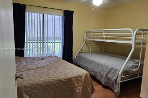 Condo in Tamarac, Florida, 1 bedroom  № 2401667 - photo 9