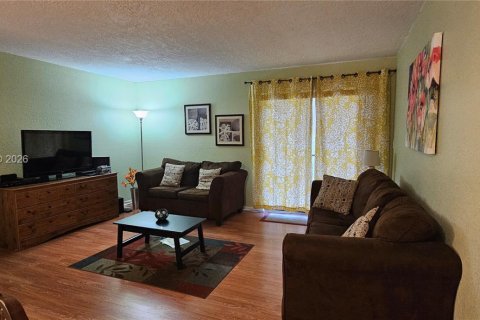 Condo in Tamarac, Florida, 1 bedroom  № 2401667 - photo 8