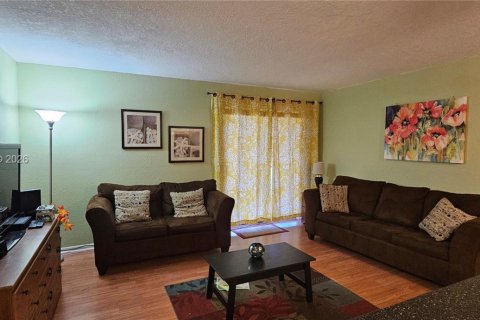 Condo in Tamarac, Florida, 1 bedroom  № 2401667 - photo 6