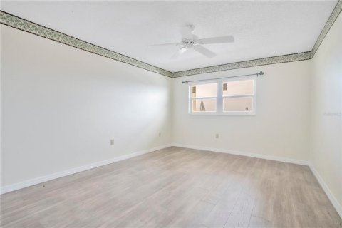Copropriété à vendre à Gulfport, Floride: 2 chambres, 104.05 m2 № 2149583 - photo 14