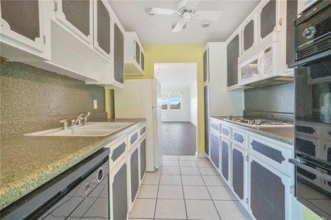 Copropriété à vendre à Gulfport, Floride: 2 chambres, 104.05 m2 № 2149583 - photo 13