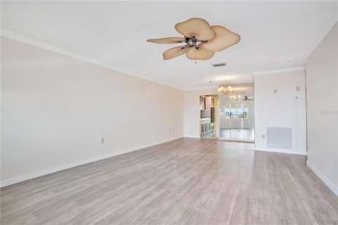 Copropriété à vendre à Gulfport, Floride: 2 chambres, 104.05 m2 № 2149583 - photo 11