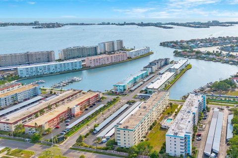 Copropriété à vendre à Gulfport, Floride: 2 chambres, 104.05 m2 № 2149583 - photo 30