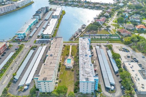 Copropriété à vendre à Gulfport, Floride: 2 chambres, 104.05 m2 № 2149583 - photo 29