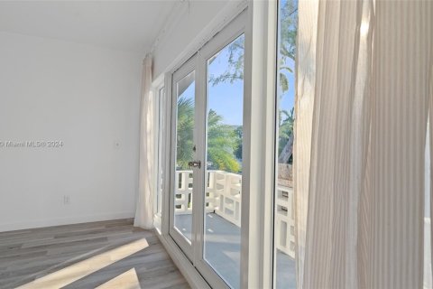 Купить коммерческую недвижимость в Майами-Бич, Флорида 729.47м2, № 1729379 - фото 11