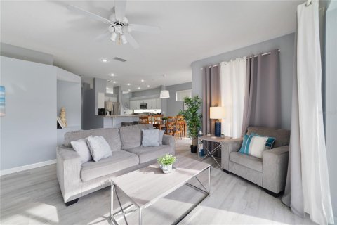 Casa en venta en Kissimmee, Florida, 4 dormitorios, 158.03 m2 № 1916686 - foto 12
