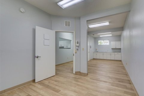 Commercial property in Orlando, Florida 488.29 sq.m. № 2104296 - photo 12