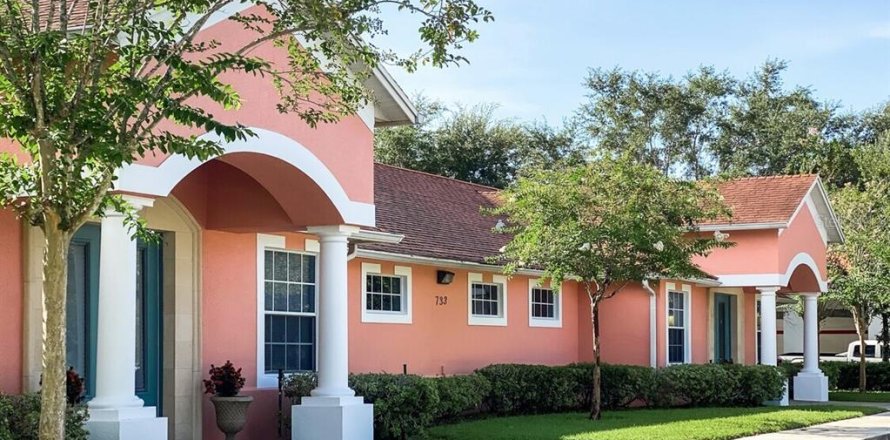 Commercial property in Orlando, Florida 488.29 sq.m. № 2104296