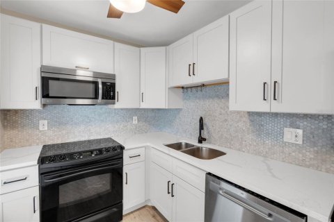 Copropriété à louer à Bradenton, Floride: 2 chambres, 80.36 m2 № 2381011 - photo 7