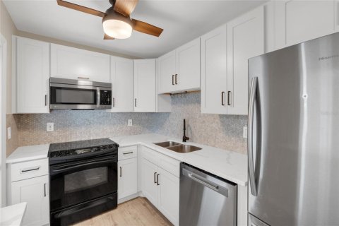 Copropriété à louer à Bradenton, Floride: 2 chambres, 80.36 m2 № 2381011 - photo 8