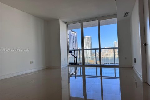 Condominio en venta en Miami, Florida, 1 dormitorio, 74.32 m2 № 2048193 - foto 2
