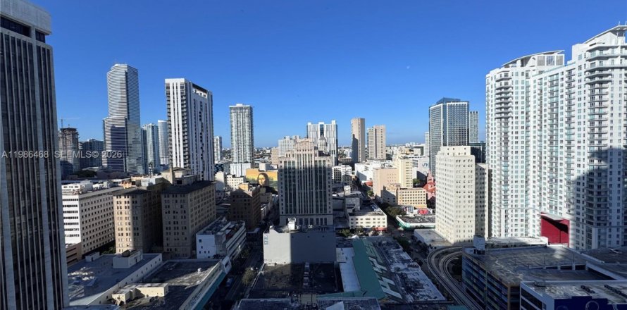 Condominio en Miami, Florida, 1 dormitorio  № 2048193