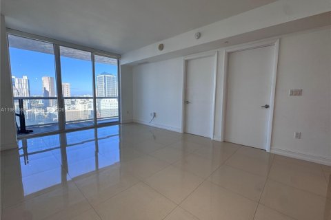 Condominio en venta en Miami, Florida, 1 dormitorio, 74.32 m2 № 2048193 - foto 3