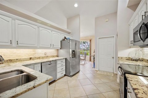 House in Winter Haven, Florida 3 bedrooms, 179.02 sq.m. № 1899601 - photo 12