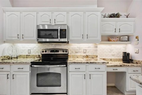 House in Winter Haven, Florida 3 bedrooms, 179.02 sq.m. № 1899601 - photo 14