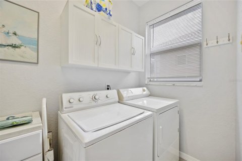 House in Winter Haven, Florida 3 bedrooms, 179.02 sq.m. № 1899601 - photo 25