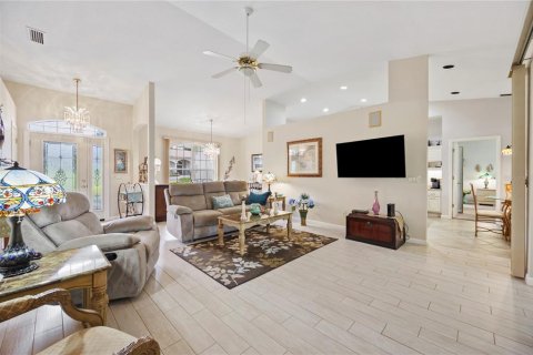 House in Winter Haven, Florida 3 bedrooms, 179.02 sq.m. № 1899601 - photo 10