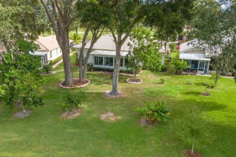 House in Winter Haven, Florida 3 bedrooms, 179.02 sq.m. № 1899601 - photo 2