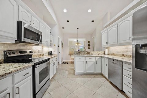 House in Winter Haven, Florida 3 bedrooms, 179.02 sq.m. № 1899601 - photo 7