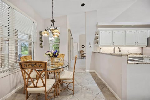 House in Winter Haven, Florida 3 bedrooms, 179.02 sq.m. № 1899601 - photo 15