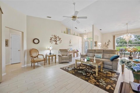 House in Winter Haven, Florida 3 bedrooms, 179.02 sq.m. № 1899601 - photo 6