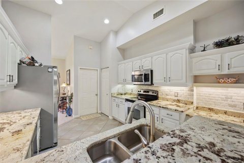 House in Winter Haven, Florida 3 bedrooms, 179.02 sq.m. № 1899601 - photo 13