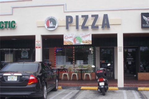 Immobilier commercial à vendre à Pinecrest, Floride № 1897961 - photo 1