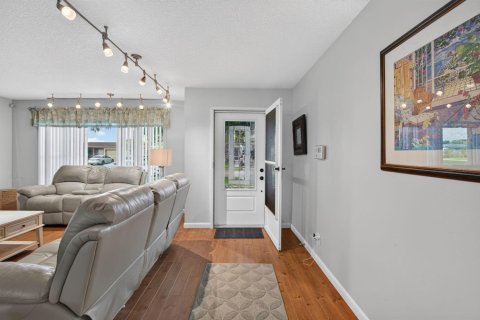 Villa ou maison à vendre à Delray Beach, Floride: 2 chambres, 159.42 m2 № 2428052 - photo 2