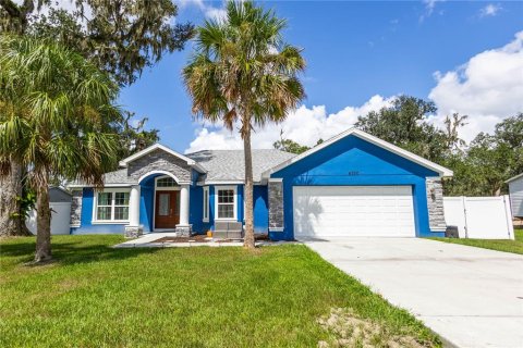 House in Mulberry, Florida 4 bedrooms, 173.54 sq.m. № 1915243 - photo 1