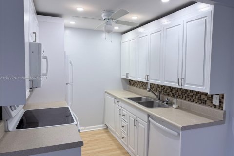 Condominio en alquiler en Boca Raton, Florida, 1 dormitorio, 68.56 m2 № 1939304 - foto 15