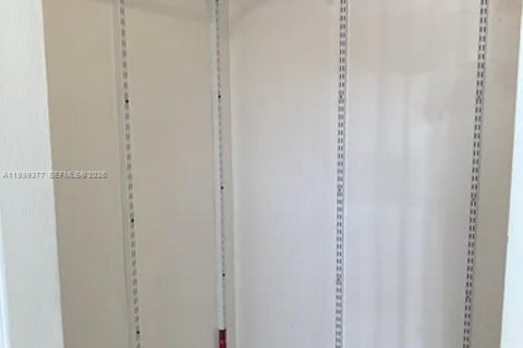 Condo in Miami, Florida, 2 bedrooms  № 1997404 - photo 14