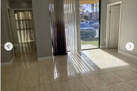 Condo in Miami, Florida, 2 bedrooms  № 1997404 - photo 9