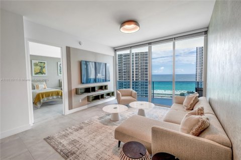Condominio en alquiler en Sunny Isles Beach, Florida, 2 dormitorios, 126.44 m2 № 2085965 - foto 3