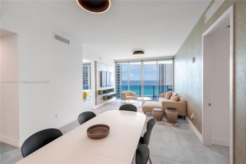 Condominio en alquiler en Sunny Isles Beach, Florida, 2 dormitorios, 126.44 m2 № 2085965 - foto 17