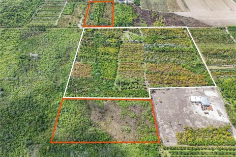 Commercial property in Florida City, Florida № 2179891