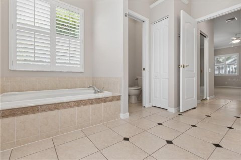 Villa ou maison à vendre à Wesley Chapel, Floride: 4 chambres, 248.61 m2 № 2150296 - photo 28