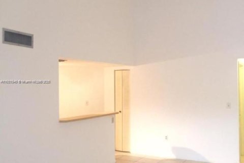 Condo in Miami, Florida, 2 bedrooms  № 1816379 - photo 6