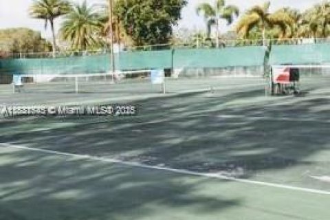 Condo in Miami, Florida, 2 bedrooms  № 1816379 - photo 11