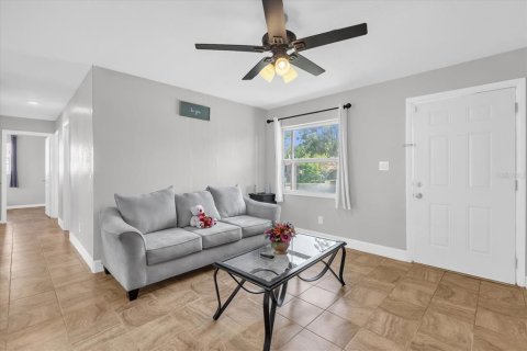 Villa ou maison à vendre à Orlando, Floride: 3 chambres, 84.17 m2 № 2237576 - photo 4