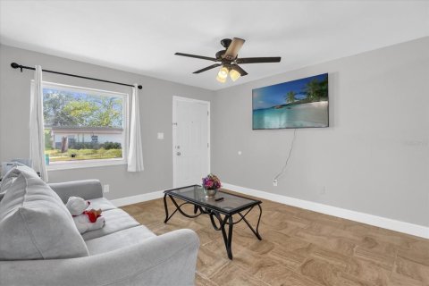 Villa ou maison à vendre à Orlando, Floride: 3 chambres, 84.17 m2 № 2237576 - photo 2