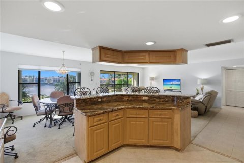 Copropriété à vendre à Punta Gorda, Floride: 2 chambres, 140.84 m2 № 2125576 - photo 5