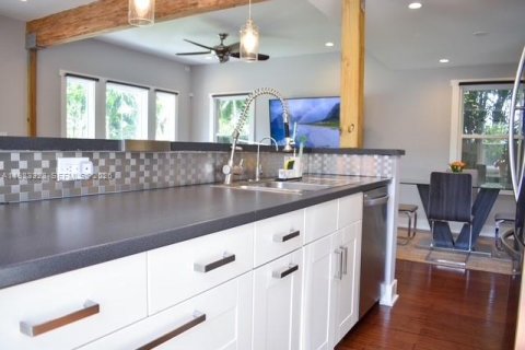 House in Fort Lauderdale, Florida 3 bedrooms, 180.42 sq.m. № 2049422 - photo 15