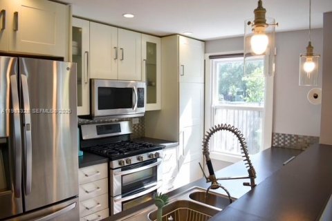 House in Fort Lauderdale, Florida 3 bedrooms, 180.42 sq.m. № 2049422 - photo 5
