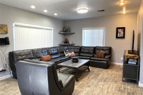 Villa ou maison à louer à Tampa, Floride: 3 chambres, 121.7 m2 № 2437294 - photo 3