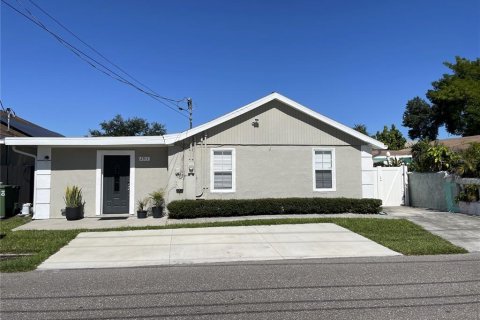 Villa ou maison à Tampa, Floride 3 chambres, 121.7 m2 № 2437294