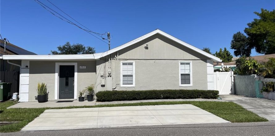 Villa ou maison à Tampa, Floride 3 chambres, 121.7 m2 № 2437294